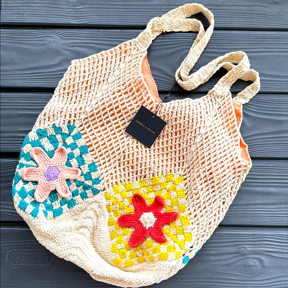America & Beyond NWT Crochet Flower 🌺 🌼 Tote